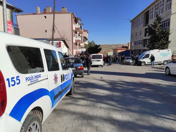 1612619377189.jpg Cinnet getiren koca eşine dehşeti yaşattı! - 1