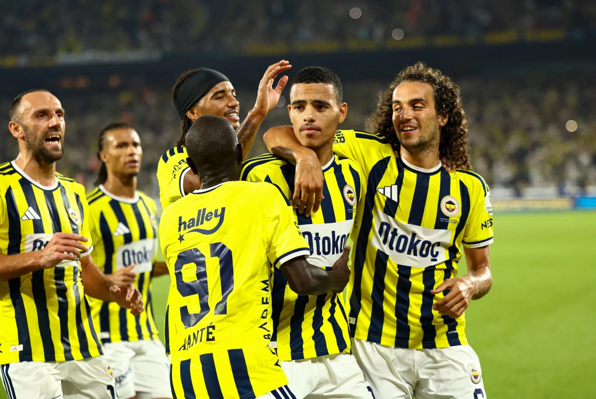 Fenerbahçe, Şampiyonlar Ligi kadrosunu UEFA'ya bildirdi
