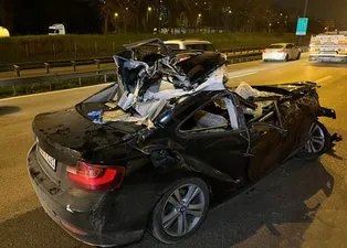 TEM’de feci kaza! Otomobilin tavanı koptu: 1 ölü, 2 yaralı |  Boş alkol şişeleri...