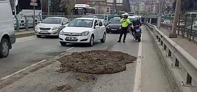 D100'de trafiği felç eden olay! Kamyondan etrafa saçıldı