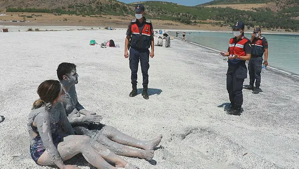 Son dakika: Burdur Valiliği duyurdu: Salda Gölü'nde çamur banyosu yasaklandı - 1