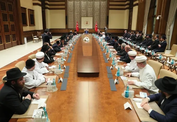 Başkan Recep Tayyip Erdoğan’dan önemli kabul: Yahudi toplumu ve İslam ülkeleri Hahamlar ittifakı üyelerini Külliye’de ağırladı