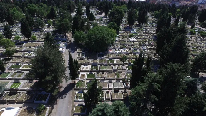 İstanbul’da mezar karaborsası: 2 milyon liraya satıyor! İlan şoke etti: Süleyman Hilmi Tunahan Hazretlerine komşu - 10