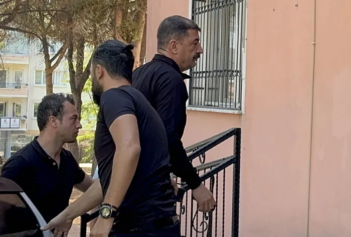 CHP’li Kula Belediye Başkanı Dönmez’den skandal! Makam odasında darp iddiasına gözaltı | Adliyeye sevk edildi