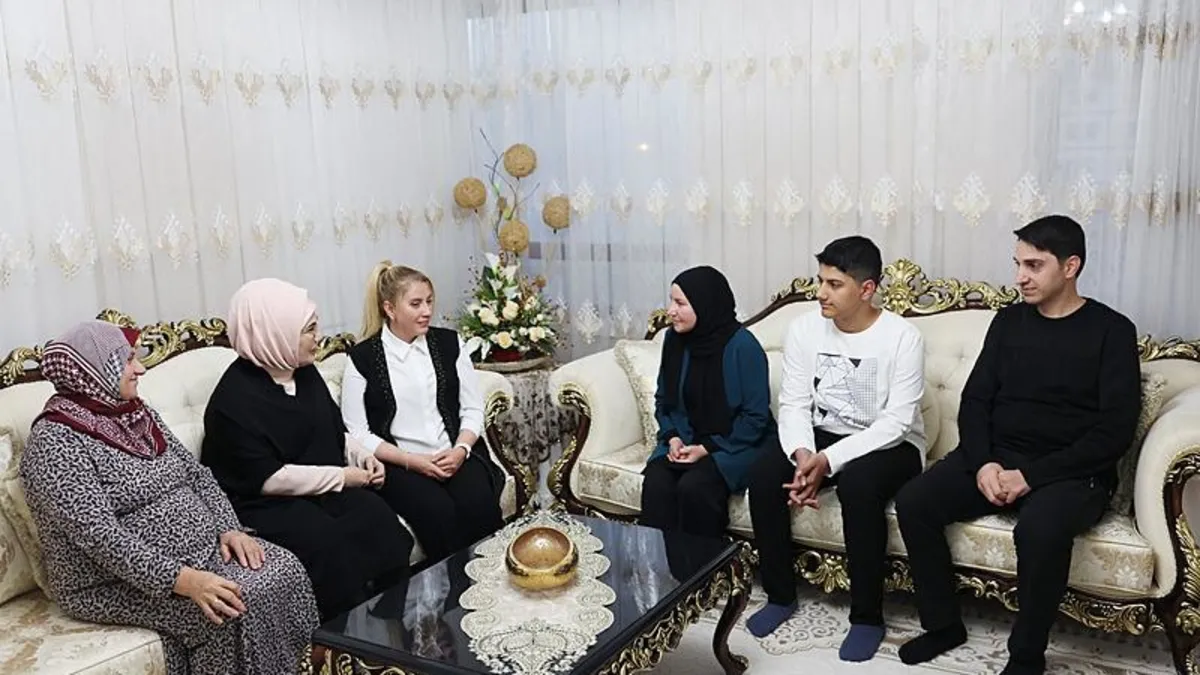 Emine Erdoğan'dan iftar sürprizi! 15 Temmuz şehidi ailesi Sayın'ın evine konuk oldu