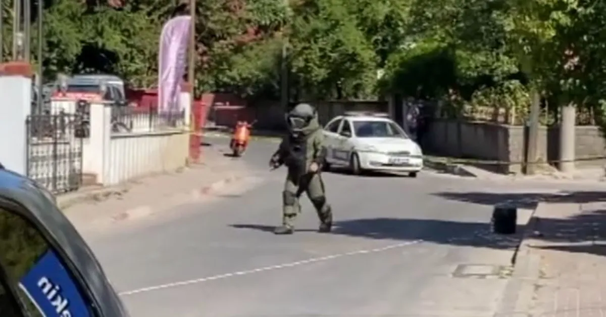 O ilimizde bomba paniği! Poşetteki boya kutusu...