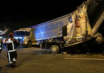 İstanbul'da feci kaza! Trafik kilitlendi
