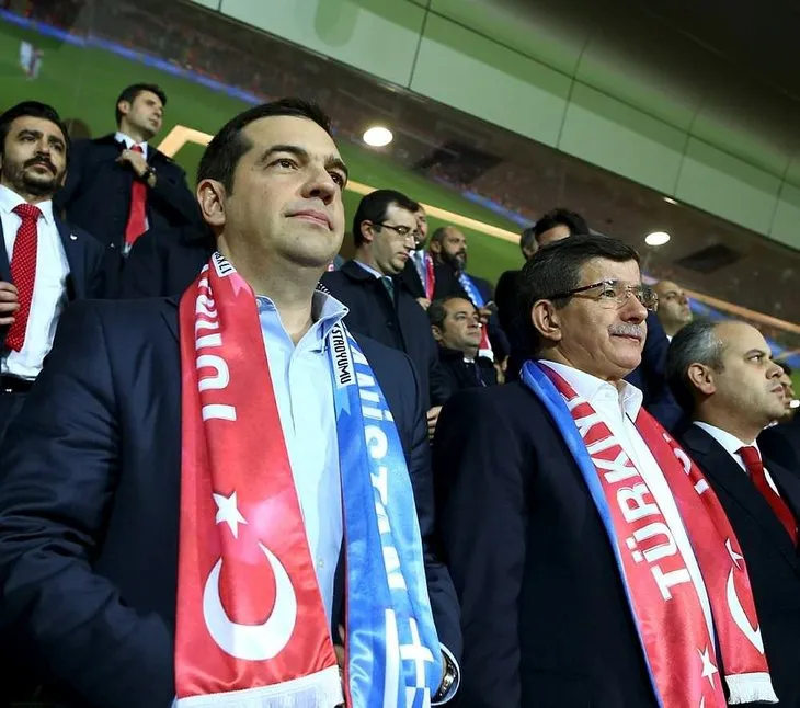 Başbakan Davutoğlu ve Alexis Çipras milli maçta