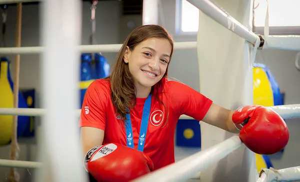 Milli boksör Buse Naz Çakıroğlu’ndan altın madalya