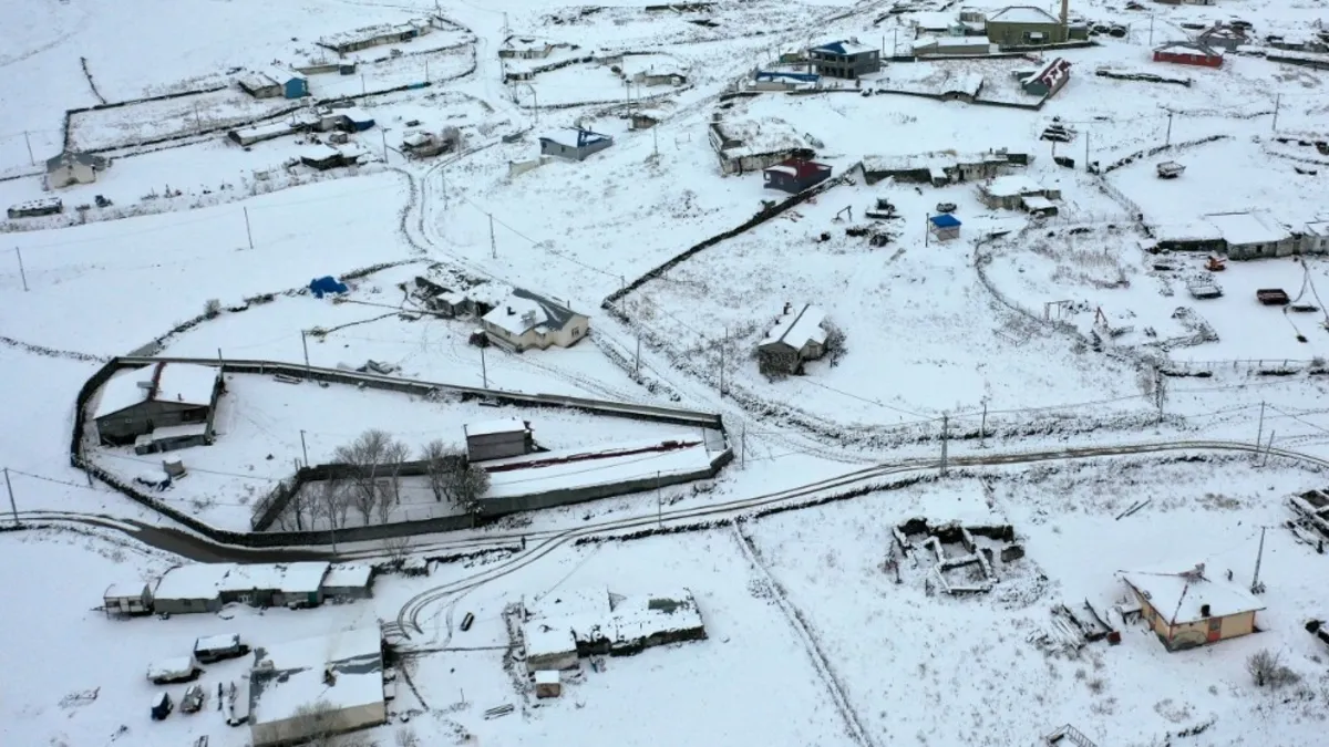Kars ile Ağrı'da kar yağışı etkili oldu!