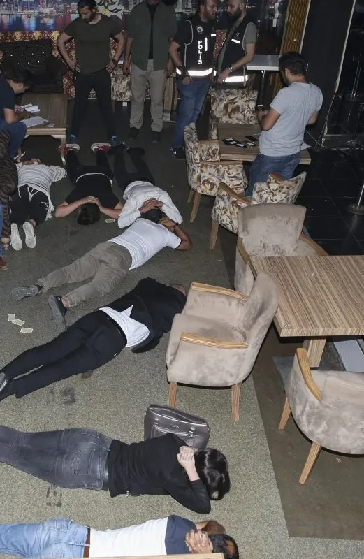 Ankara’da ’avcı kız’ tuzağıyla erkekleri gasp eden çeteye operasyon: 125 kişi gözaltı