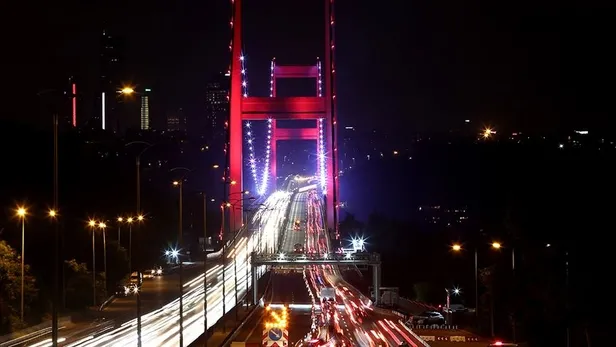 15 Temmuz Şehitler Köprüsü kapatıldı mı? 15 Temmuz Şehitler Köprüsü olayı nedir? Son dakika trafik durumu... - 3
