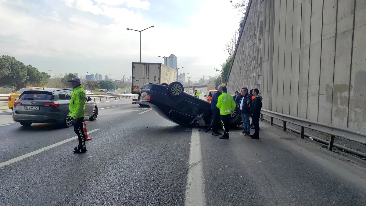 TEM'de önce iki araca çarptı sonra takla attı