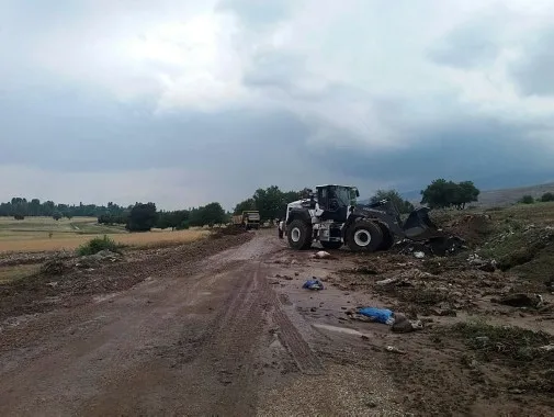 Afyonkarahisar'da heyelan felaketi: Köy yolları ulaşıma kapandı - 3
