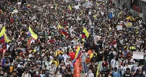 Kolombiya’da binlerce kişi hükümetin politikalarını protesto etti