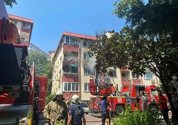 Şişli'de apartmanda yangın paniği! Bir anda etrafı sardı