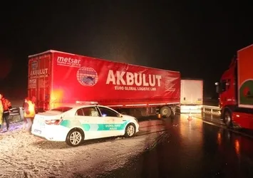Bolu'da korkunç kaza! TIR'ın sürücüsü ön camdan yola fırladı