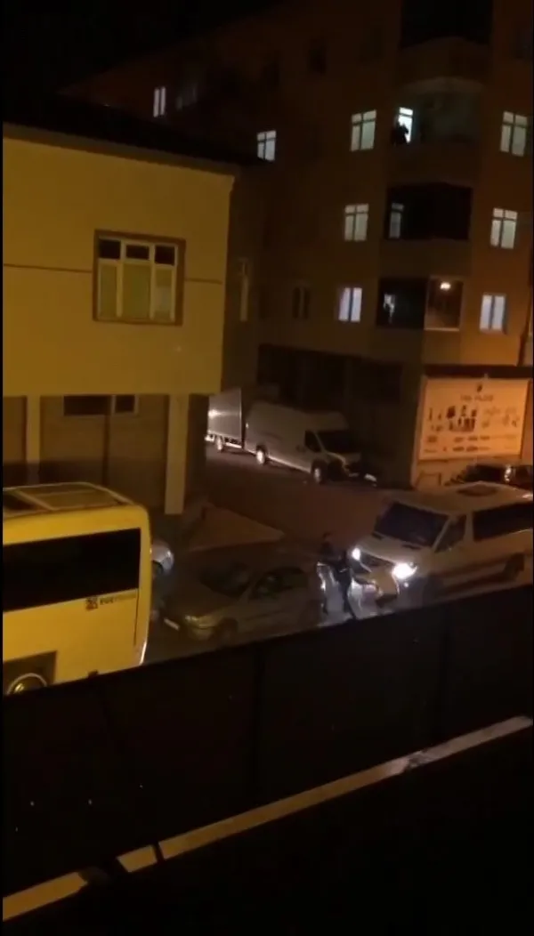 pendikte-kopek-ile-sahibine-sopali-saldiri-o-anlar-kamerada-1638951316025.jpg Pendik’te köpek ile sahibine sopalı saldırı! O anlar kamerada - 4