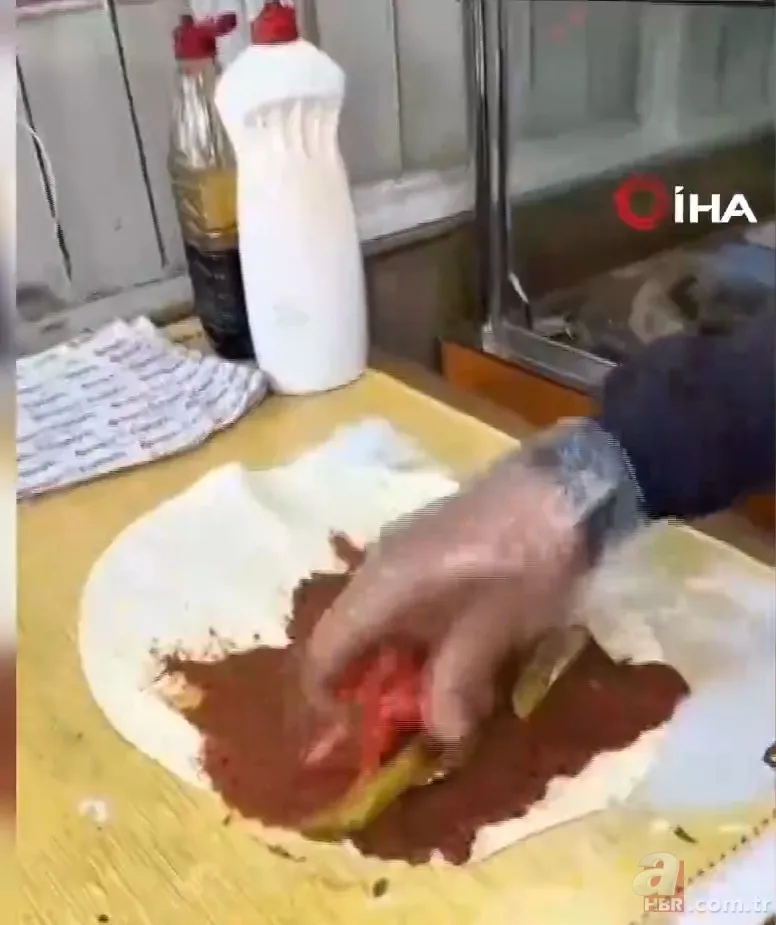 Türkiye o görüntüleri konuşuyordu! Çiğköfteye deterjan kabıyla sos döken esnafa ceza kesildi 3