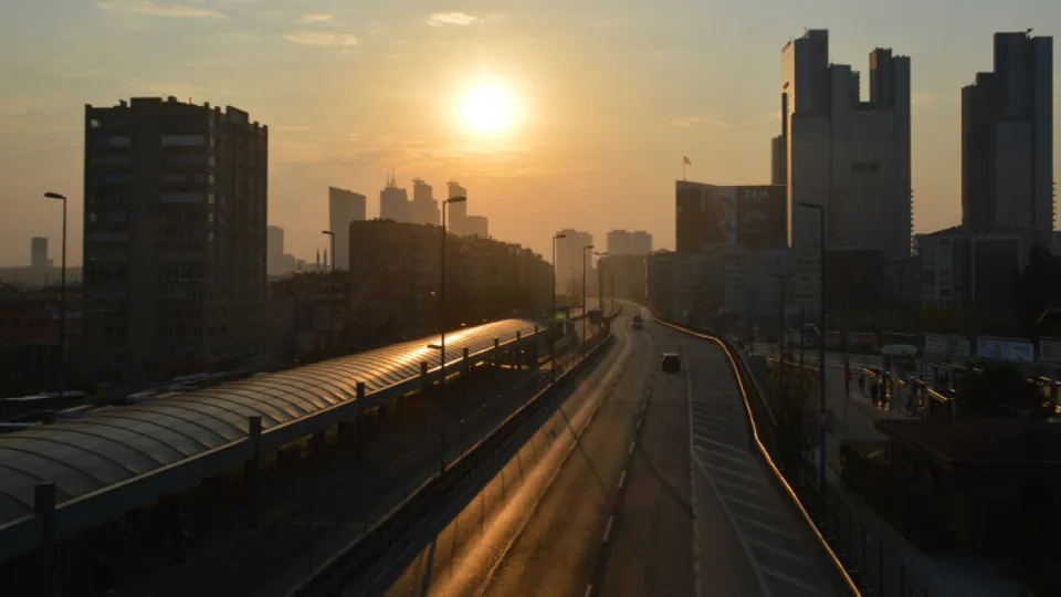 Sokağa çıkma yasağının ardından yollar bomboş kaldı