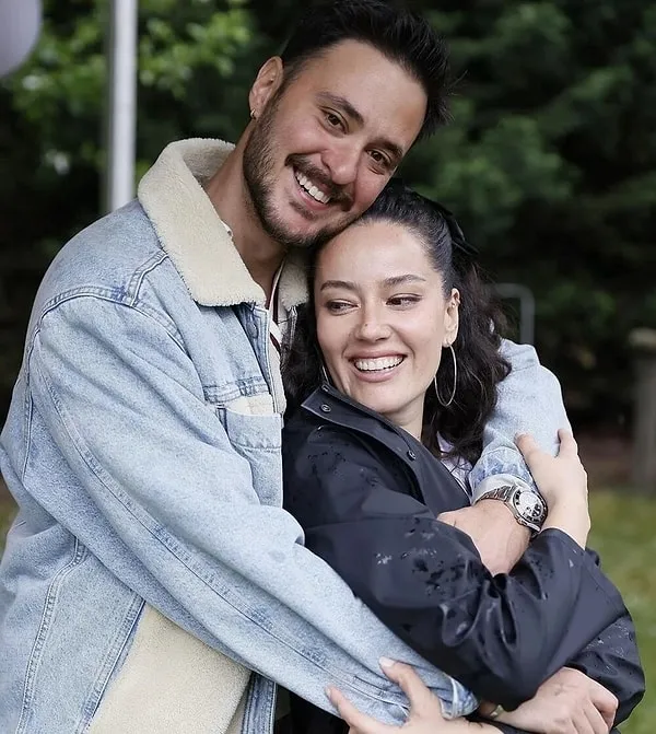 pelin-akil-ile-anil-altan-bayramda-bir-araya-geldi-1774086074596.jpg Pelin Akil ile Anıl Altan bayramda bir araya geldi - 1