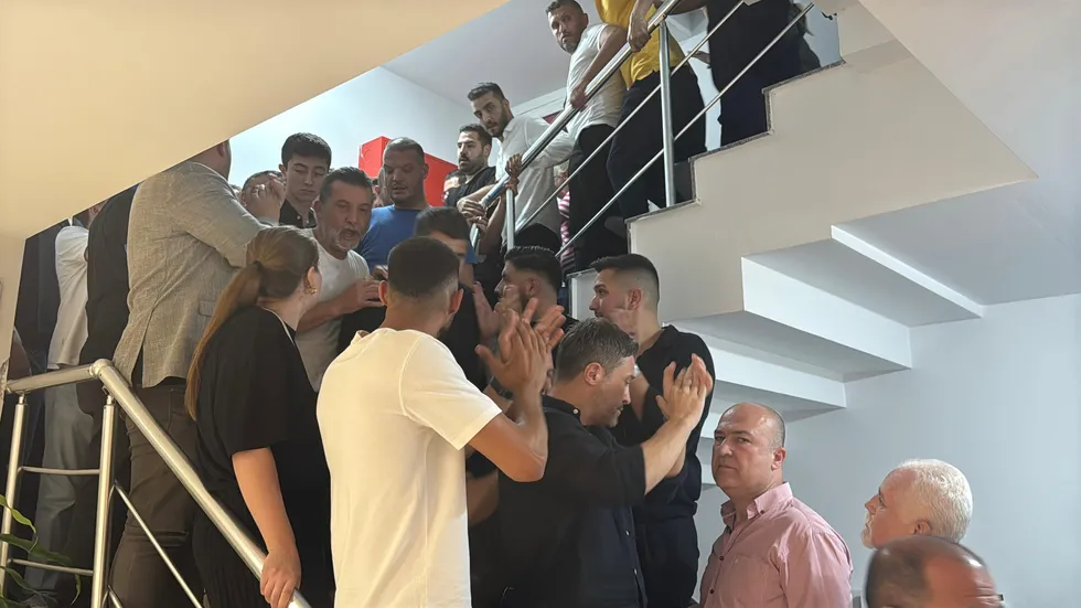 CHP'li İzmir'de sular durulmuyor! "Başkan benim" kavgasında ortalık savaş alanına döndü - 2