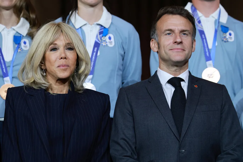 brigitte-macronun-attigi-tokadin-arkasinda-iranli-oyuncu-farahani-mi-var-1778669890657.jpg Foto: Arşiv