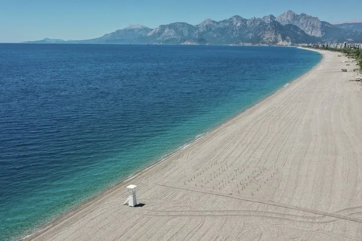 Antalya’da plajlar hazırlanıyor! İşte sosyal mesafeli yeni düzen…
