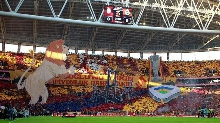 Galatasaray tribününden derbi koreografisi!