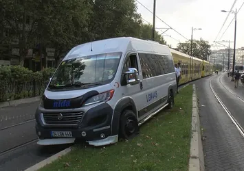 Son dakika: İstanbul'da tramvay yolunda kaza