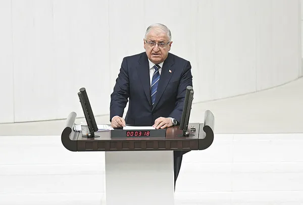 milli-savunma-bakani-yasar-gulerden-terorle-mucadele-mesaji-1702495070126.jpg Milli Savunma Bakanı Yaşar Güler'den terörle mücadele mesajı! - 1