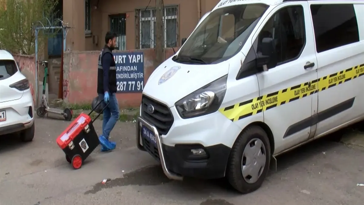 Kartal'da yalnız yaşayan kadın evinde boğazı kesilmiş halde ölü bulundu