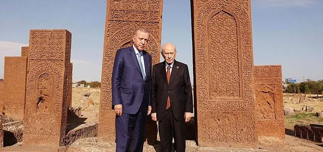 Başkan Erdoğan ve Devlet Bahçeli Ahlat'taki Selçuklu Mezarlığı'nda