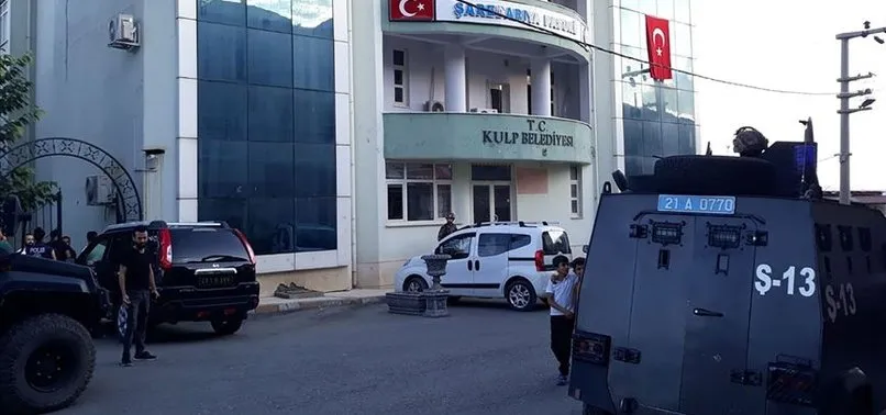 Son dakika: Diyarbakır'da HDP'li belediye başkanının yerine kaymakam görevlendirildi!