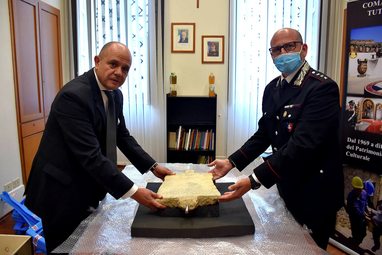 İtalya'da teslim alınan Lidya dönemine ait kefaret yazıtı Türkiye'ye dönüyor