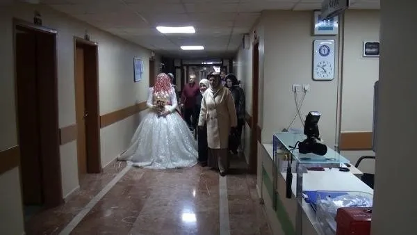 Hastanede evlendiler! Hasta yatağında takı töreni bile düzenlendi