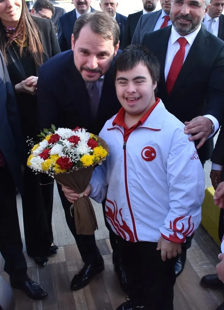 Bakan Berat Albayrak'a Samsun'da sevgi seli