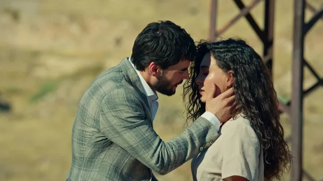 Miran Reyyan’a aşkını haykırıyor | Hercai 14. yeni bölüm özel video