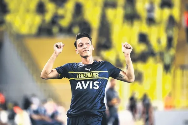 Amine Gülşe’ye Galatasaray taraftarından tepki geldi