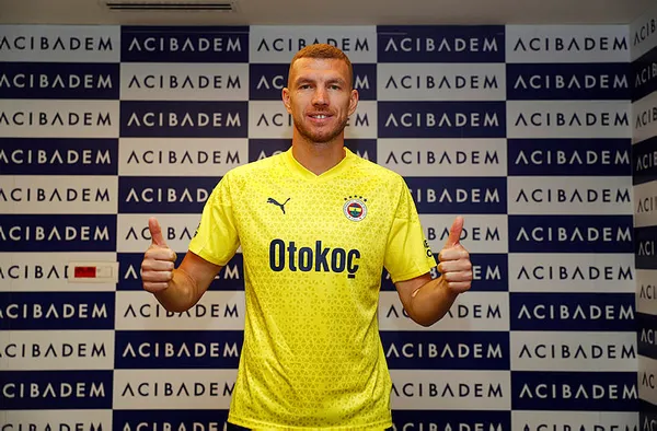 Fenerbahçe Edin Dzeko'yu resmen renklerine bağladı - 3