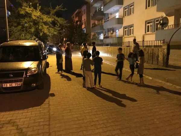 1624653023056.jpg Bingöl'deki 5,2 büyüklüğündeki depreme ilişkin tüm detaylar! Bölgede artçılar kaç şiddetinde olacak? Marmara'da deprem bekleniyor mu? Okan Tüysüz A Haber'de yorumladı - 3