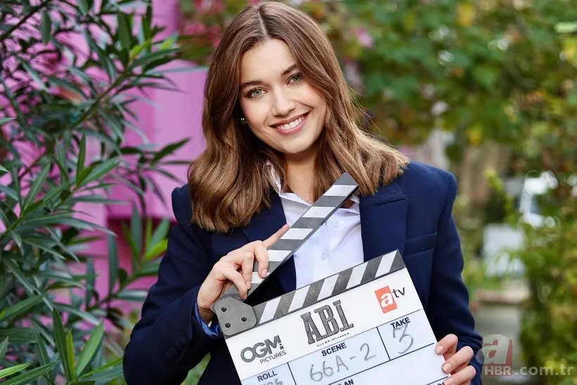 Hiç değişmemiş! Afra Saraçoğlu'nun çocukluk halini paylaştı 2