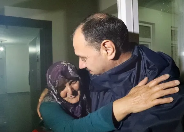 sakaryada-evini-su-basan-yasli-kadinin-sozleri-yurekleri-fethetti-1656510644366.jpg Sakarya’da evini su basan yaşlı kadının sözleri yürekleri fethetti - 2