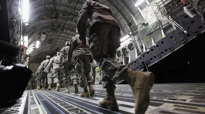 israil-irana-bu-gece-saldiracak-mi-abd-uslerinde-hareketlilik-1749668892170.jpg Bölgeden çekilen ABD askerleri (Arşiv)