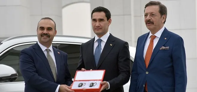 Bakan Mehmet Fatih Kacır’dan Türkmenistan’a TOGG hediyesi! Devlet Başkanı Serdar Berdimuhamedov’a törenle teslim edildi! Direksiyona alaca bağlanıp tütsülendi