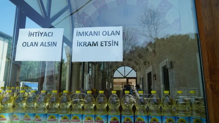 Sarıyer'de ibadete kapatılan caminin kapıları hayır için ihtiyaç sahiplerine açıldı - 2
