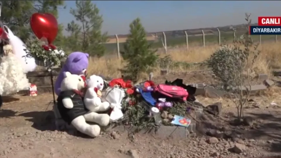 Babası gece Narin’in mezarına gitti