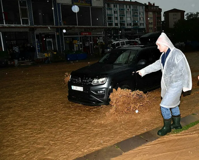 Ankara Valiliği'nden SON DAKİKA sağanak yağış uyarısı | Vali Şahin: Ankara'da okullar tatil! A Haber selin vurduğu Akyurt'ta - 17