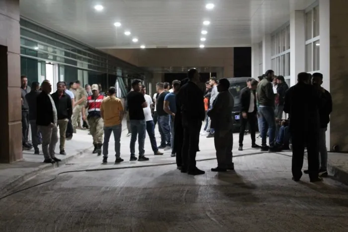 bayburtta-zincirleme-trafik-kazasinda-8-kisi-yaralandi-1657492730038.jpg Bayburt'ta zincirleme trafik kazasında 8 kişi yaralandı - 1