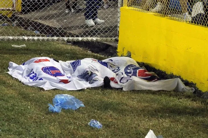 El Salvador’da stadyumda facia! Görüntüler dehşete düşürdü